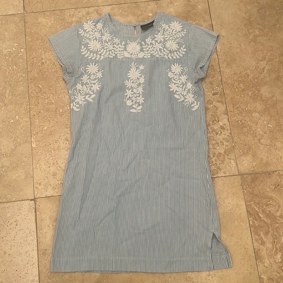 Madison Mathews Dresses & Skirts - Madison Mathews Embroidered Seersucker Dress Size XS